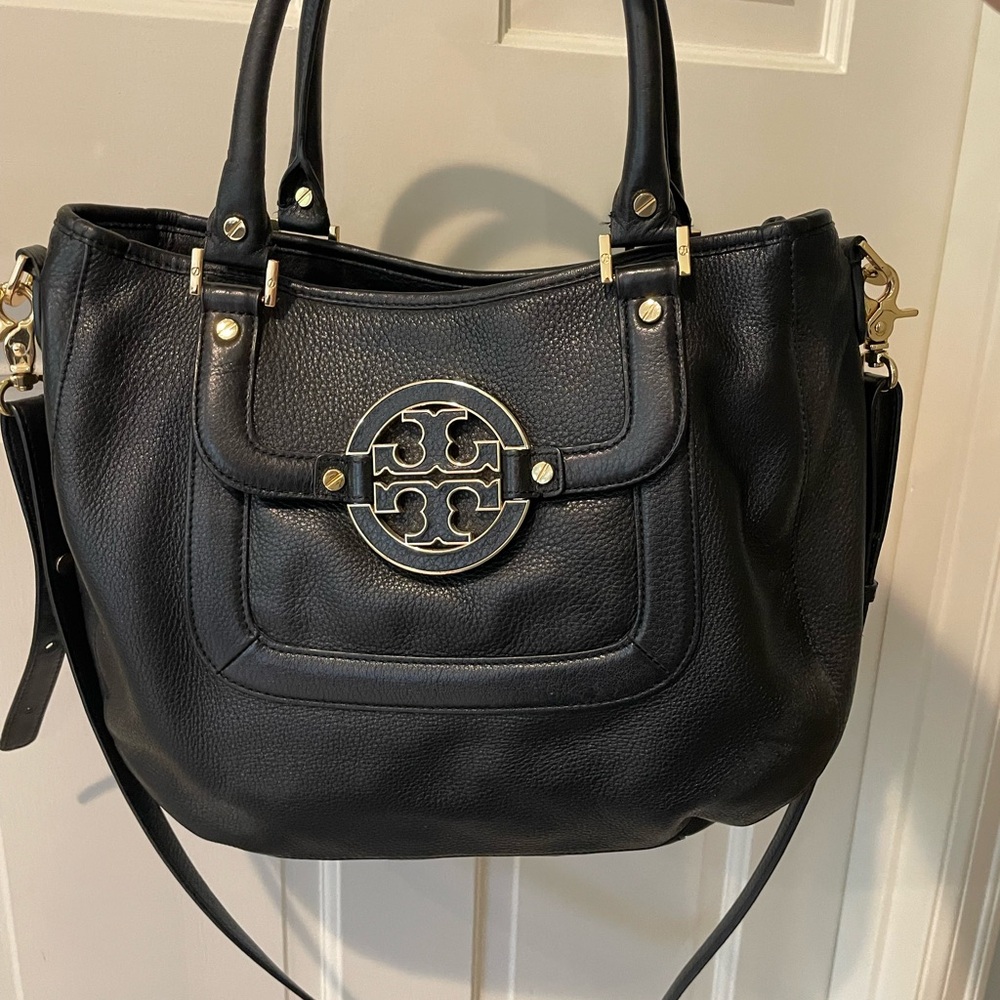 Tory Burch Elegant Black Leather Bag with Gold Details and shoulder strap